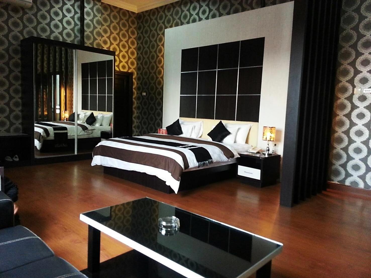 Hotel Harmony In & Karaoke Понтианак Экстерьер фото