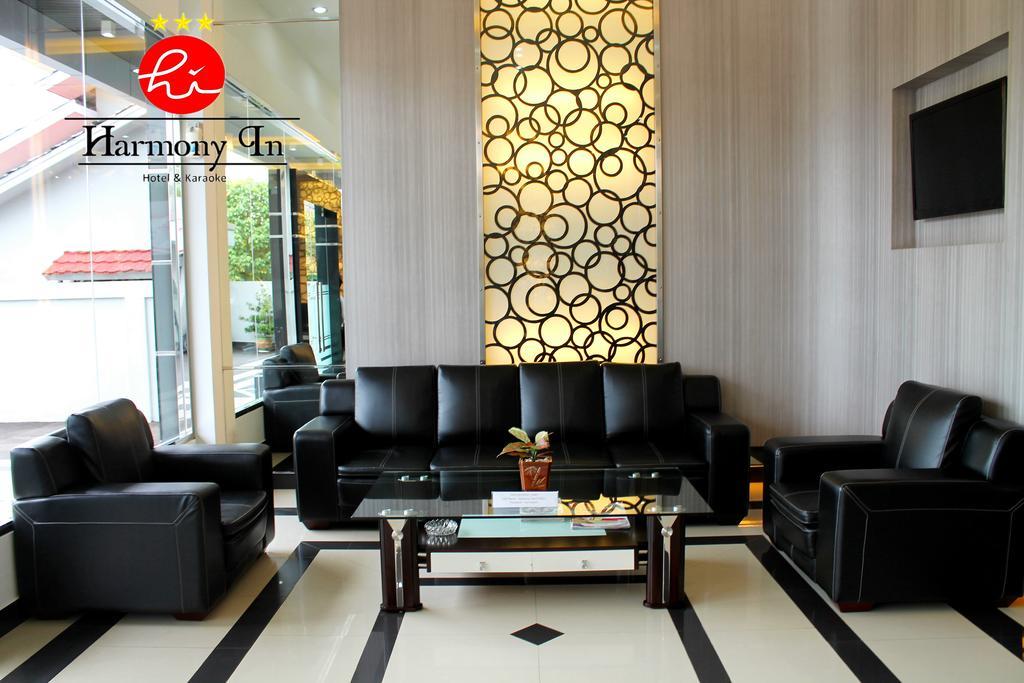 Hotel Harmony In & Karaoke Понтианак Экстерьер фото